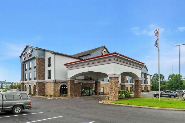 Comfort Suites Jackson I-40 image 1