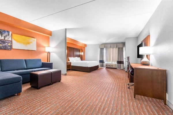 Comfort Suites Jackson I-40 image 14