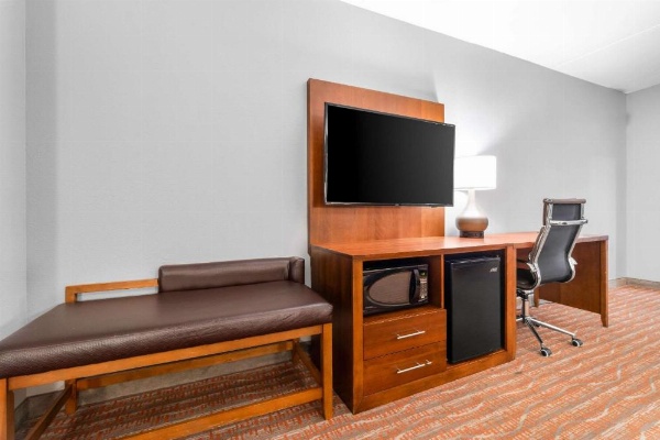 Comfort Suites Jackson I-40 image 16