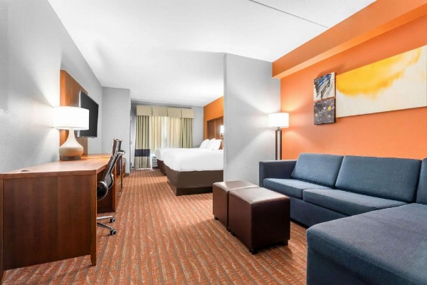 Comfort Suites Jackson I-40 image 17
