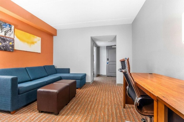 Comfort Suites Jackson I-40 image 18
