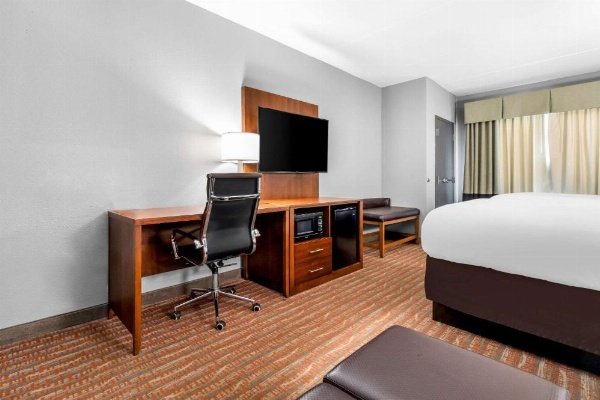 Comfort Suites Jackson I-40 image 19
