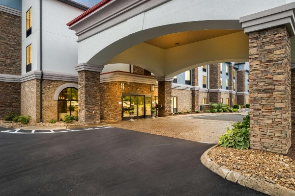 Comfort Suites Jackson I-40 image 6
