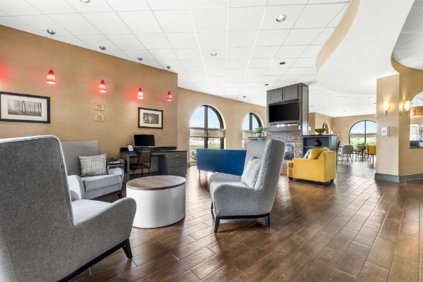 Comfort Suites Jackson I-40 image 8